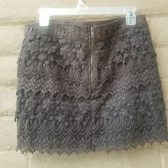 American Eagle Outfitter crochet lace skirt. Sz 8 - Picture 4 of 7